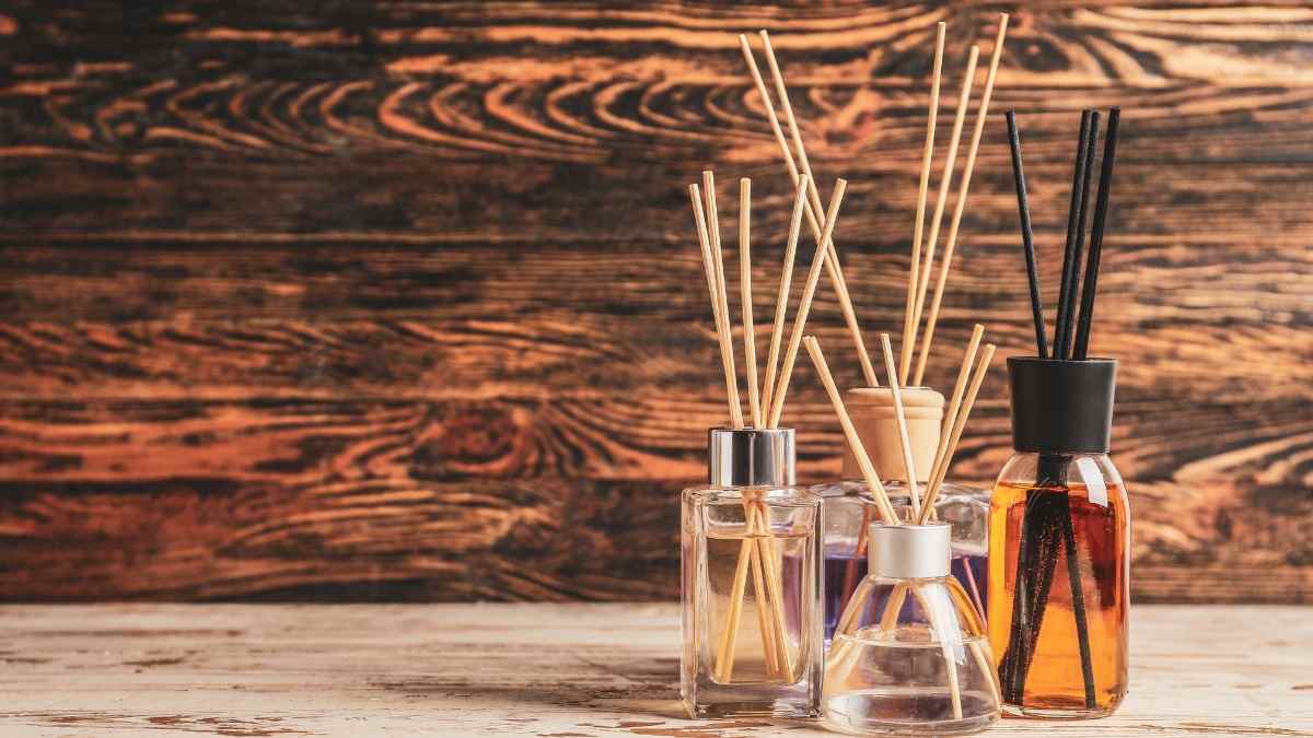how do reed diffusers work